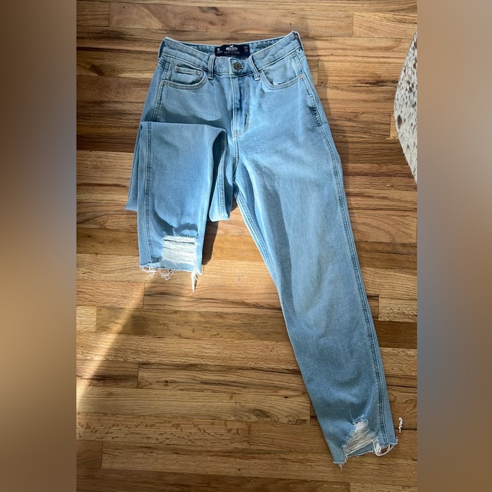 Hollister Ultra High Rise Mom Jean